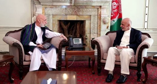 اشرف غنی کرزی 550x295 - دخول الرئيس السابق الأفغاني القصر الرئاسي