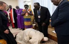 بابا الفاتيكان 226x145 - بابا الفاتيكان يقبّل أقدام زعماء السودان