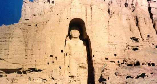 1040922469 550x295 - صورة قديمة من تمثال بوذا في باميان