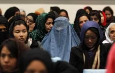 زن 226x145 - تمنع حركة طالبان النساء من الاتصال بوسائل الإعلام