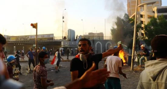 580 11 550x295 - سقوط الضحايا وإستمرار المظاهرات في العراق..بيان الحكومة العراقية