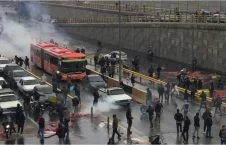 إحتجاجات إيرانية 226x145 - إحتجاجات ضد إرتفاع سعر البنزين في إيران..حالات الشغب وحرق البنوك