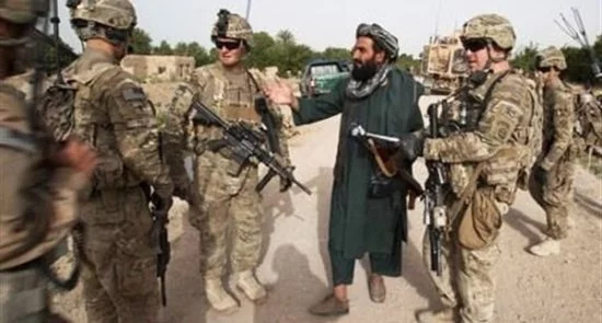 أمريكا أفغانستان 550x295 - واشنطن تنفي سقوط طائرتها بنيران طالبان وتحقق في أسباب الحادث