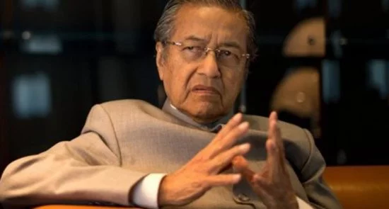 mhatir mhamad kejrkj354 550x295 - استقالة مهاتير محمد من رئاسة وزراء ماليزيا