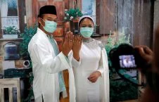 580 3 226x145 - عروسان إندونيسيان يقيمان زفافهما "أون لاين"