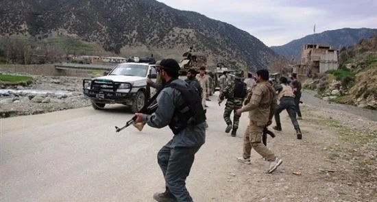 هجوم لطالبان يودي بـ16 جندي أفغاني 550x295 - إستمرار هجمات طالبان على القوات الأمنية..مقتل 8 حراس أمنيين