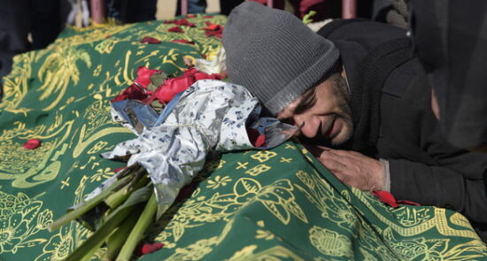 کشته 550x295 - مقتل ٢٤٧ مدنيا في أفغانستان خلال الشهر الماضي
