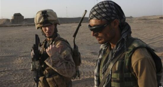 ترجمان 550x295 - وزير الدفاع البريطاني يعتذر للمترجمين الأفغان