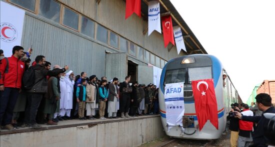 ترکیه 550x295 - أرسلت تركيا نحو ألف طن من المساعدات الإنسانية إلى أفغانستان