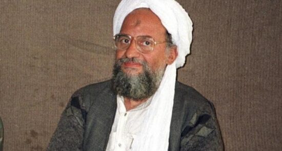 AymanalZawahiri Al Qaeda leader رهبر القاعده هبت‌الله آخوندزاده 550x295 - حذرت وزارة الخارجية الأمريكية من احتمال انتقام القاعدة