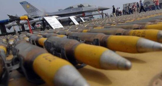 سلاح 550x295 - طالب السناتور الأمريكي بوقف مبيعات الأسلحة للسعودية