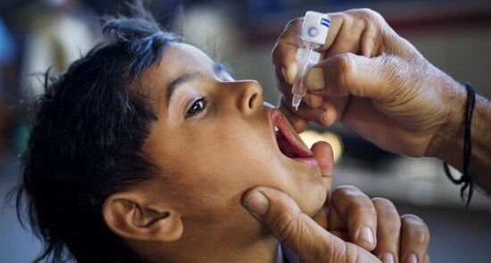 پولیو 550x295 - منظمة الصحة العالمية: أفغانستان تقترب من القضاء على شلل الأطفال