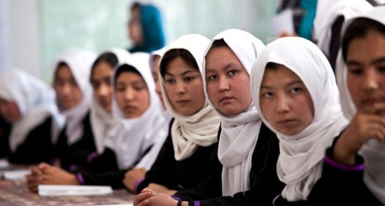 مکتب - كرزي: على الأمم المتحدة تمهید الأرضية لتعليم الفتيات