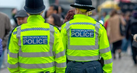 بریتانیا پولیس 550x295 - اعترفت الشرطة البريطانية باغتصاب 12 امرأة