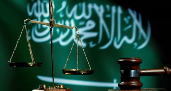 عربستان محکمه 550x295 - تمديد أحكام حبس أفراد عائلة رجل الدين السعودي البارز