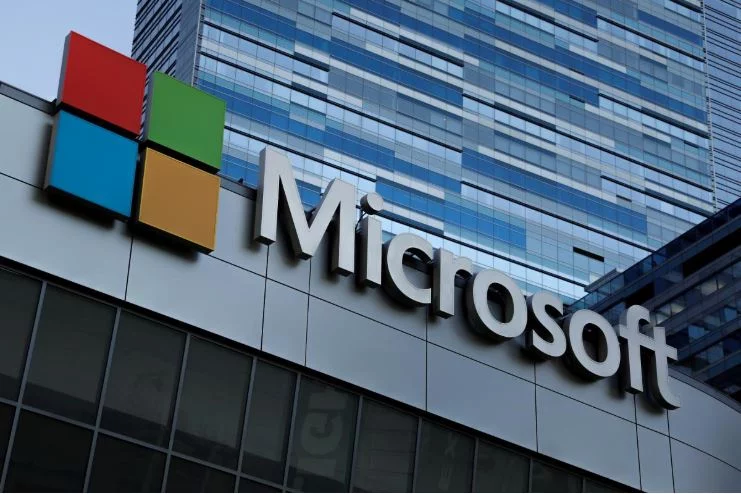 23202 - Microsoft's market value overtakes Apple's to close out week
