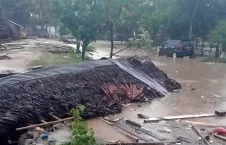 456ad01d 4e72 4a77 b5af f92aa8021284 EPA INDONESIA TSUNAMI 1 226x145 - Tsunami hits Indonesia, at least 62 Killed, Hundreds Injured