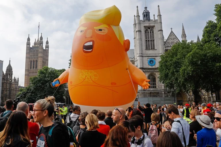 trump blimp crowd - Trump NOT Welcome