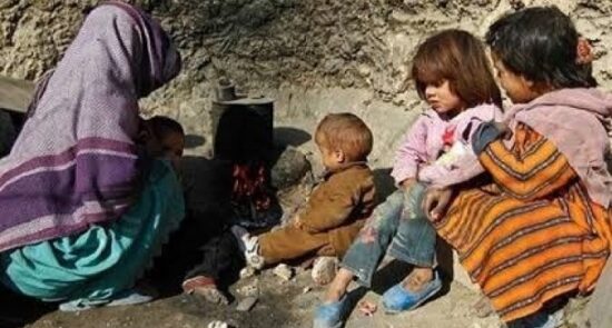 فقر 550x295 - United Nations: Afghan Children Attend School on Empty Stomachs