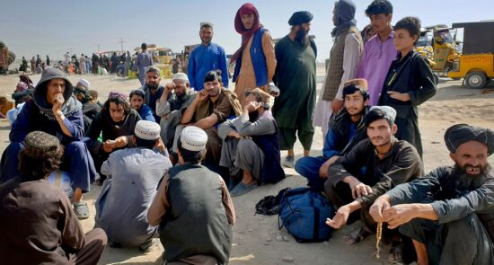 افغانستان مردم 550x295 - Gallup: Afghanistan Led the World in 'Negative Experiences' in 2021
