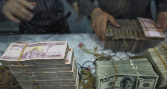 پول افغانی افغانستان 550x295 - World Bank: The per capita income of Afghans has been declining