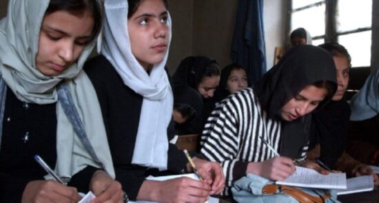 مکتب 550x295 - Banning girls from the 2023 entrance exam in Afghanistan