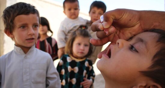 eradicating polio بیماری فلج اطفال 550x295 - WHO: Afghanistan is close to eradicating polio