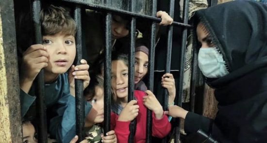 زندان پاکستان 550x295 - Dozens of Afghan children and women in Pakistani prisons