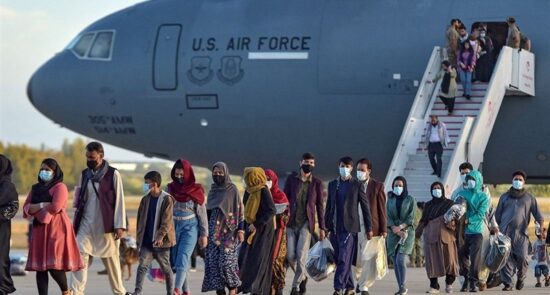 پناهجو افغان 550x295 - Mass deportation of Afghan immigrants from America