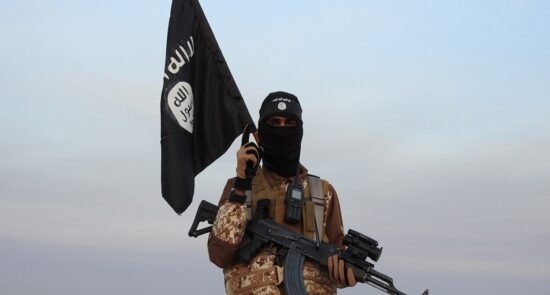 داعش 550x295 - Are ISIS Fighters Battling Alongside Ukrainians?