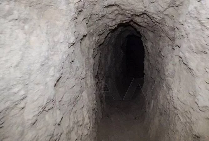 په عراق کې د داعش ترهګرې ډلې چاودیدونکي توکي د یوه پټ تونل کشف