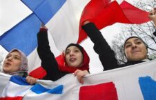 فرانس، سکولوں میں چادر پہننے پر پابندی عائد