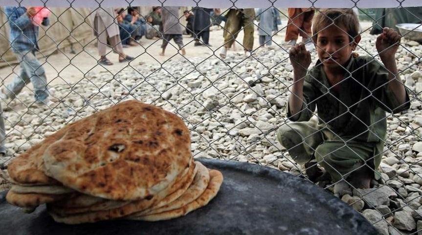بھوک اور افلاس افغان بچوں کو کھاتے جا رہے ہیں