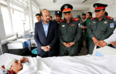 عیادت وزیر امورداخله از زخمیان حادثه تروریستی کابل
