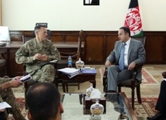دیدار وزیر مالیه کشورمان با قوماندان کل نیروهای امنیتی آمریکا در افغانستان