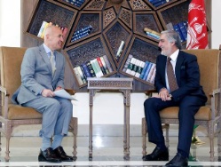 دیدار عبدالله عبدالله با سفیر ملکی ناتو در افغانستان