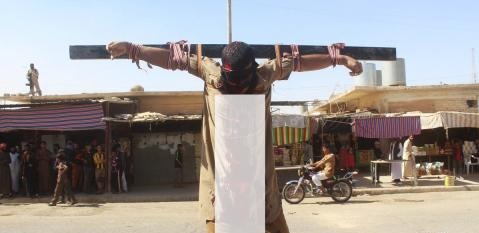 به صلیب کشیده شدن چهار عراقی توسط داعش