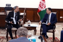 دیدار اکلیل حکیمی با رئیس بانک جهانی برای افغانستان