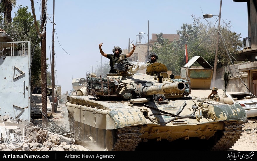 پیشروی تانک های اردوی عراق در سَرَک های مناطق و محلات غرب شهر موصل