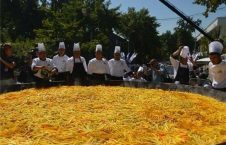 ویدیو/ بزرگ ترین دیگ پلو در جشنواره اوزبیگم رکورد گینس را شکست