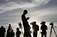 چرا خبرنگاران افغان حاضر به ماندن در وطن نیستند؟