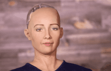 واکنش منفی ده‌ها هزار باشنده سعودی به اعطای تابعیت به روباتی با نام سوفیا