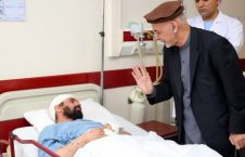 عیادت اشرف غنی از مجروحین رویدادهای اخیر تروریستی در کابل