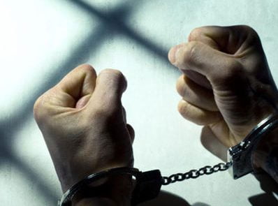 دستگیر 398x295 - واکنش دیدبان حقوق بشر به بازداشت یک خبرنگار محلی در کندهار