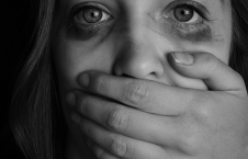 تجاوز جنسی 226x145 - آزار جنسی ۴ دختر توسط کشیش فرانسوی