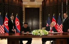 دونالد ترمپ و کیم جونگ اون در دیدار شان سندی را امضا کردند