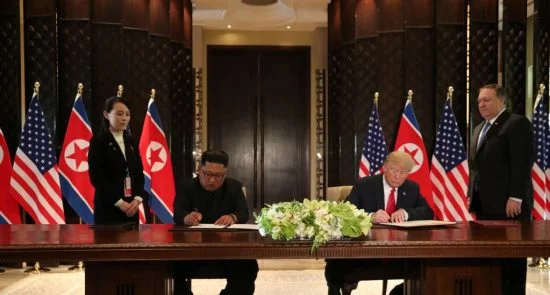 دونالد ترمپ و کیم جونگ اون در دیدار شان سندی را امضا کردند