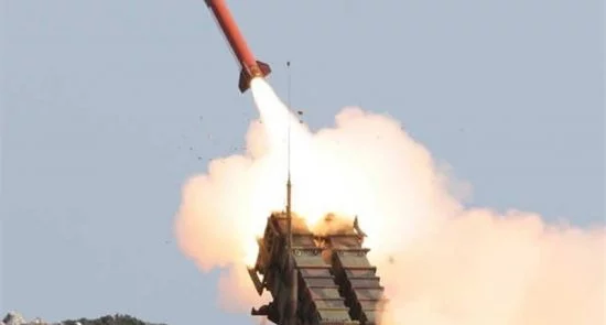 حمله راکتی یمنی ها بالای مواضع عربستان سعودی
