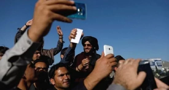 عکس های سلفی، خشم طالبان را برانگیخت!