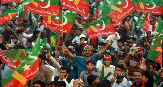 جشن پیروزی طرفداران تحریک انصاف در پاکستان!